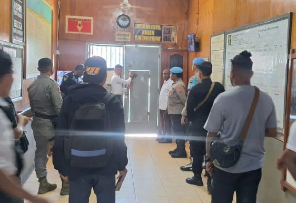 Polisi buru 15 napi kabur dari Lapas Nabire